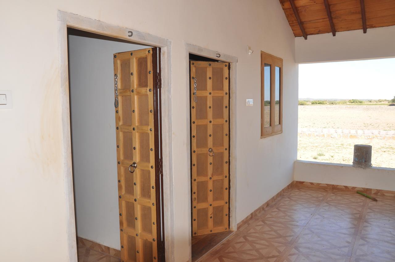 แรนน์ รีสอร์ต ธุลาวีระ Hotel Dholavira ภายนอก รูปภาพ