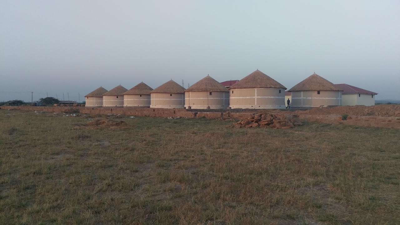 แรนน์ รีสอร์ต ธุลาวีระ Hotel Dholavira ภายนอก รูปภาพ
