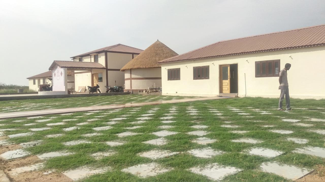 แรนน์ รีสอร์ต ธุลาวีระ Hotel Dholavira ภายนอก รูปภาพ