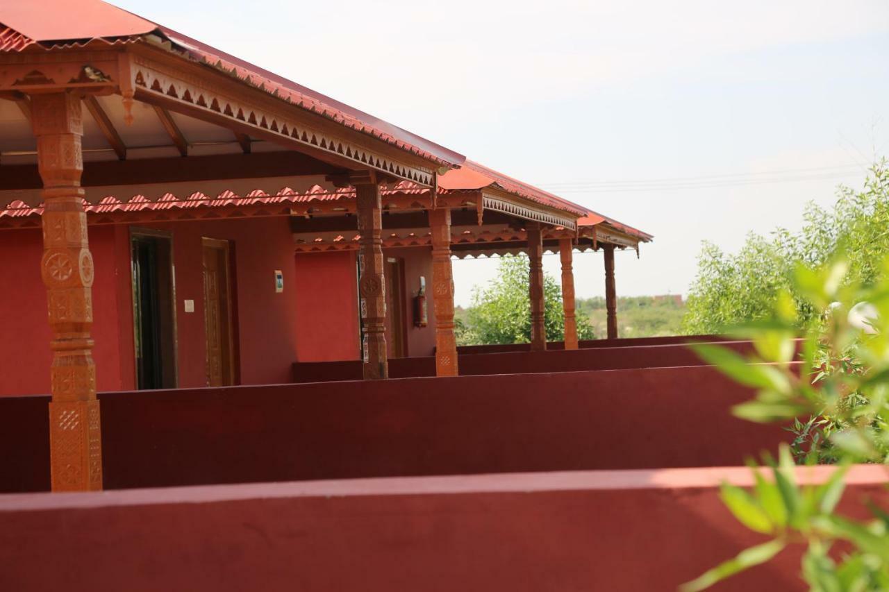 แรนน์ รีสอร์ต ธุลาวีระ Hotel Dholavira ภายนอก รูปภาพ