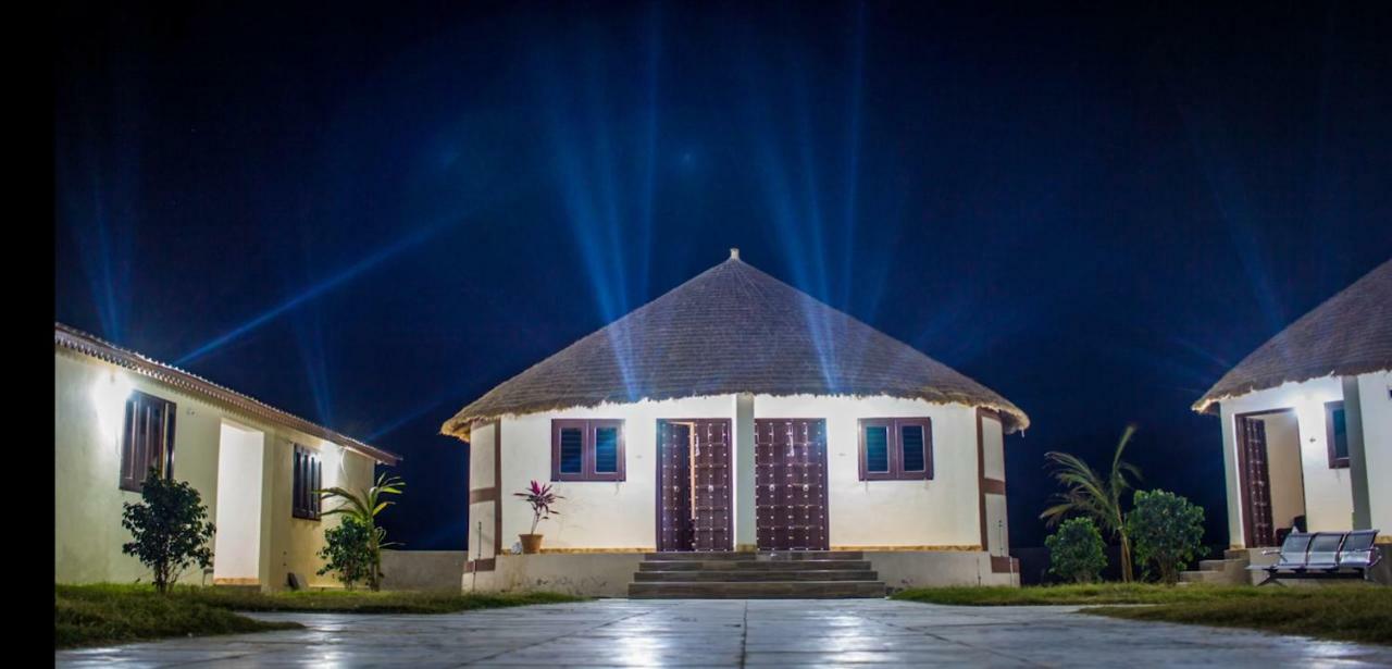 แรนน์ รีสอร์ต ธุลาวีระ Hotel Dholavira ภายนอก รูปภาพ